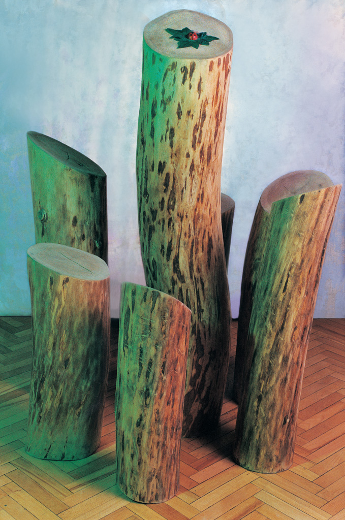 Un ensemble commémoratif pour une coccinelle (bois) 1996  700x700x700